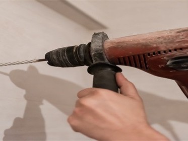 入户门上面可以打孔吗