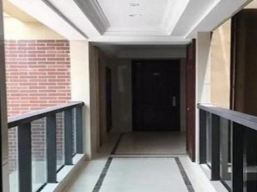 房子的连廊是封闭的吗