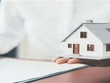 房子交了定金还可以改名字吗