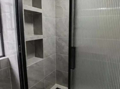 驼色和酒红色哪个显白（驼色和酒红色哪个显白些）