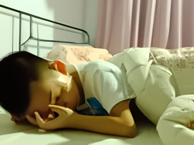 孩子上学睡哪个房间及孩子上学睡哪个房间好