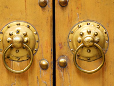 柜门用什么板材好？选择合适的板材让柜门更耐用