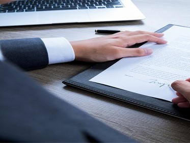 购房合同不是房主本人签的生效吗