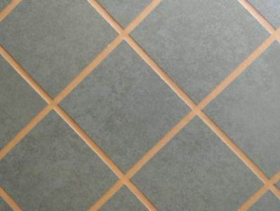 西安旧房改造，美缝师给我做的美缝都带凹槽，是美缝剂的原因吗？