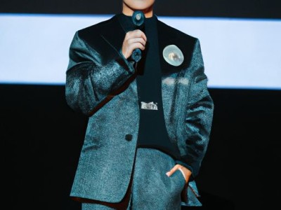 充电投影仪：便携、高清、多功能的投影解决方案