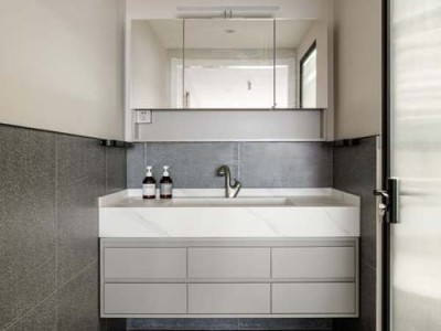 玻璃瓷砖及玻璃地砖的特点和应用