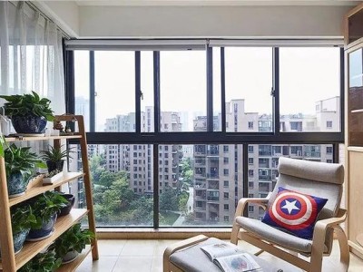 西安旧房翻新，为了安全，阳台这样封，好看又耐用！