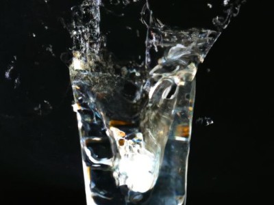 液压合页与普通合页的区别及应用