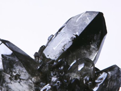 金刚砂地坪价格一平方多少钱？金刚砂地坪施工要注意哪些问题？