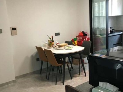 她家首套新房，全屋装修非常简单，三代同堂生活在一起很幸福