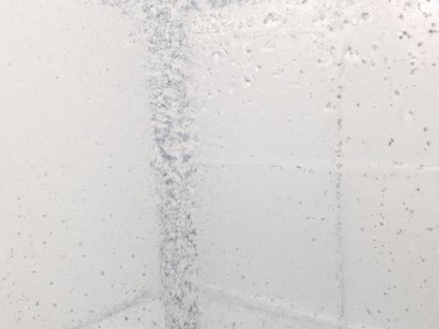 淋浴房玻璃水垢清除妙招，让你的淋浴房恢复透明度