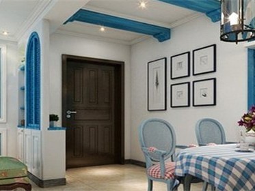 安装门的三个合页距离一样吗