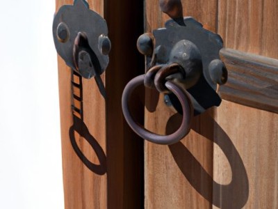 橡木门和实木门哪个好？如何选择适合的门材料