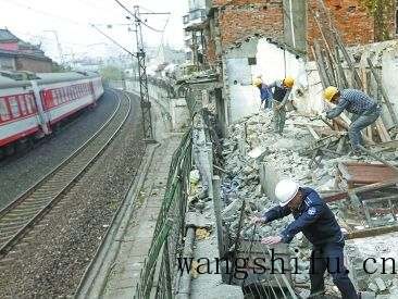 刷涂料的注意事项有哪些？装修刷漆步骤有哪些？