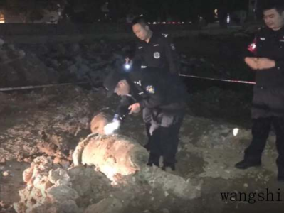 施工现场挖出2枚大型炸弹！重达800斤，长约1米多（工地挖出巨型航弹）