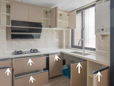 订婚戒指带哪个手指（婚庆公司一条龙一般多少钱）