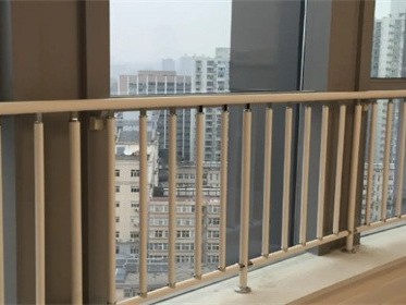 新房阳台的防护栏能拆掉吗