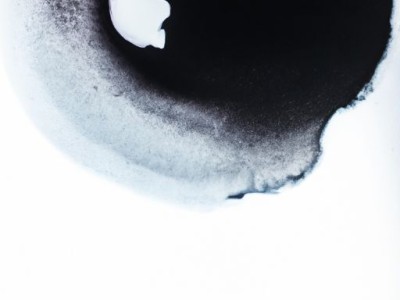 如何去除双面胶痕迹？