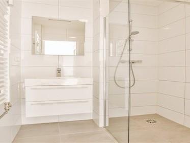 浴室门用推拉门还是平开门