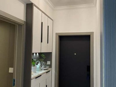 这是我见过最极简的装修，不做吊顶也不做电视墙，刷白墙也很好看