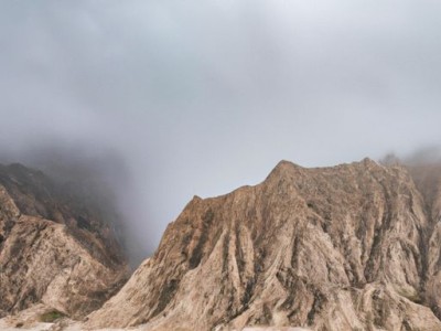平开门与地弹门哪个贵（平开门和地弹门区别）