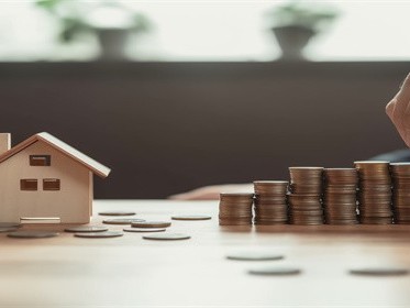 房贷利息降了需要去银行更改吗