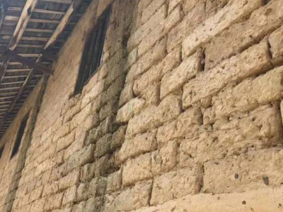 50年前的破旧老泥房翻新改造，完工后村里人都羡慕了（50年前的破旧老泥房翻新改造,完工后村里人都羡慕了吗）