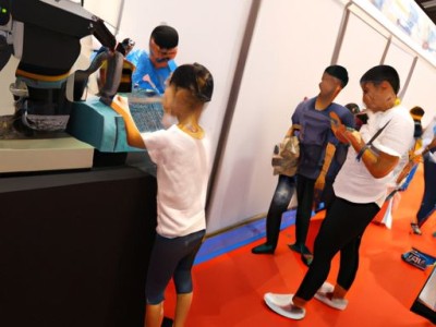 如何选择适合的扫地机器人进行全屋清扫