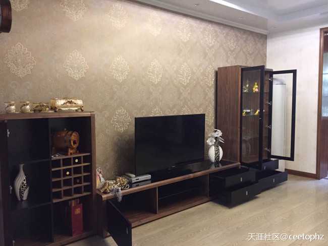 电视背景墙如何用沃莱菲壁纸壁布来装饰，好看又实在