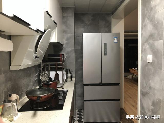 坚持全屋贴墙布，他们家新房装出了“艺术感”，美观耐看不复杂