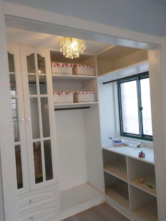 新房目前花了11万，最后悔的是贴墙布，一屋子都是难闻的味道