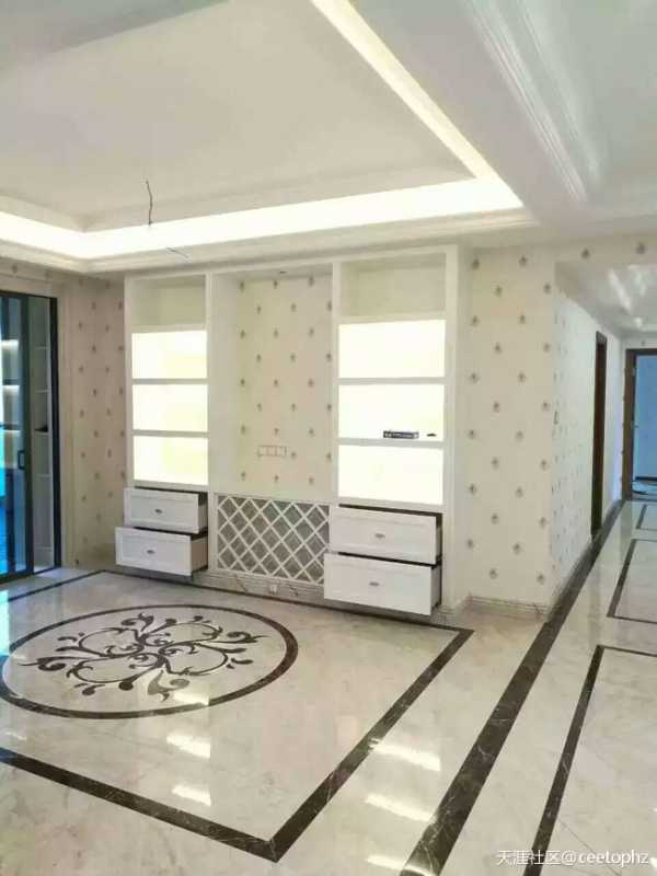 电视背景墙如何用沃莱菲壁纸壁布来装饰，好看又实在