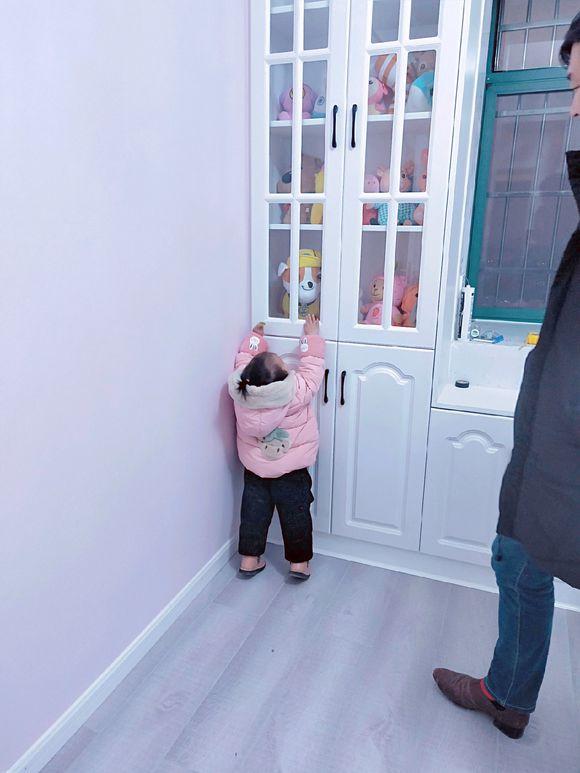 新房目前花了11万，最后悔的是贴墙布，一屋子都是难闻的味道