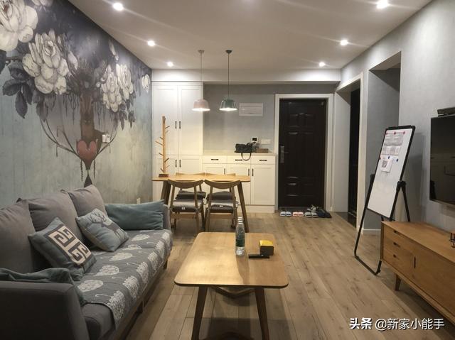 坚持全屋贴墙布，他们家新房装出了“艺术感”，美观耐看不复杂