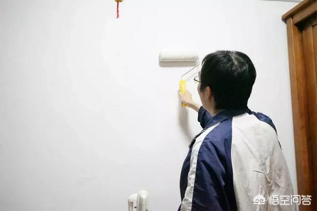 如何粉刷墙面？