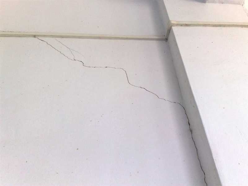 乳胶漆墙面开裂的原因及注意事项（乳胶漆墙面开裂的原因及注意事项视频）