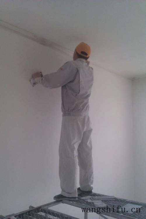 墙面刮大白的步骤及注意事项（墙面大白怎么刮）