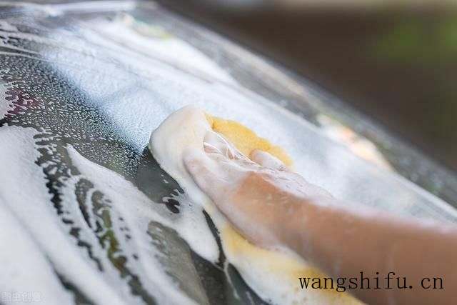 为什么壁布一擦一块印？脏了该如何正确的清洁？经验分享 墙面贴壁纸 第4张 为什么壁布一擦一块印？脏了该如何正确的清洁？经验分享 墙面贴壁纸 粉刷匠第4张