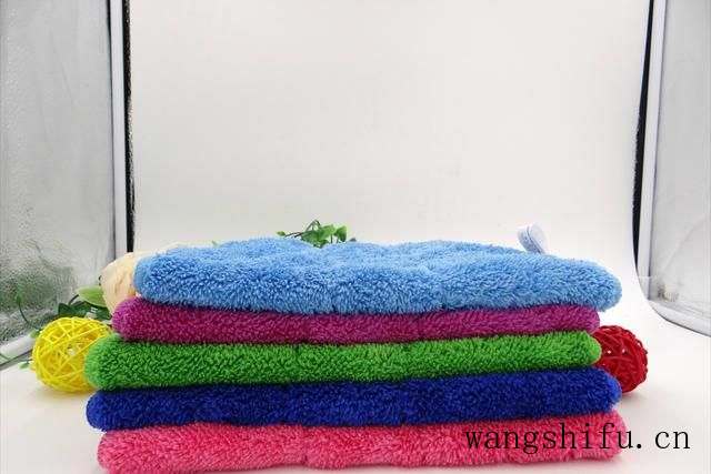 为什么壁布一擦一块印？脏了该如何正确的清洁？经验分享 墙面贴壁纸 第5张 为什么壁布一擦一块印？脏了该如何正确的清洁？经验分享 墙面贴壁纸 粉刷匠第5张