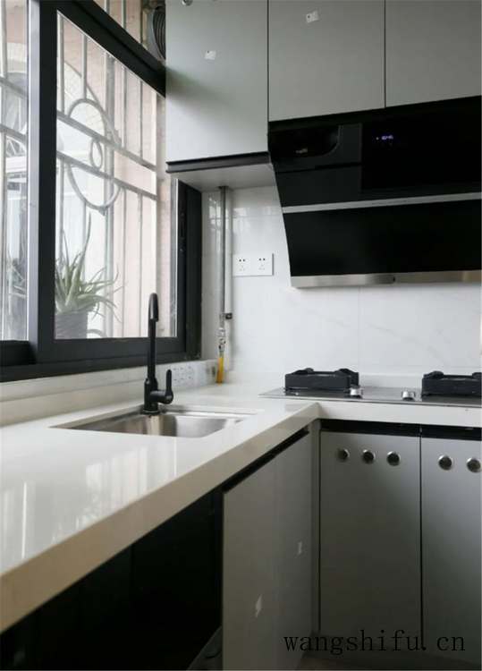 哪个网站卖手机壳好看（哪个网站卖手机壳好看点）