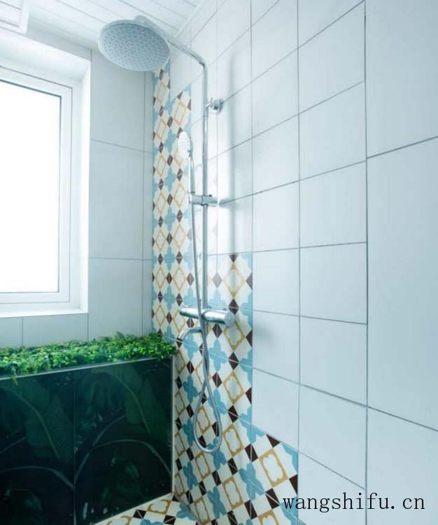 乳胶漆是刷好还是喷好 乳胶漆墙面施工注意事项