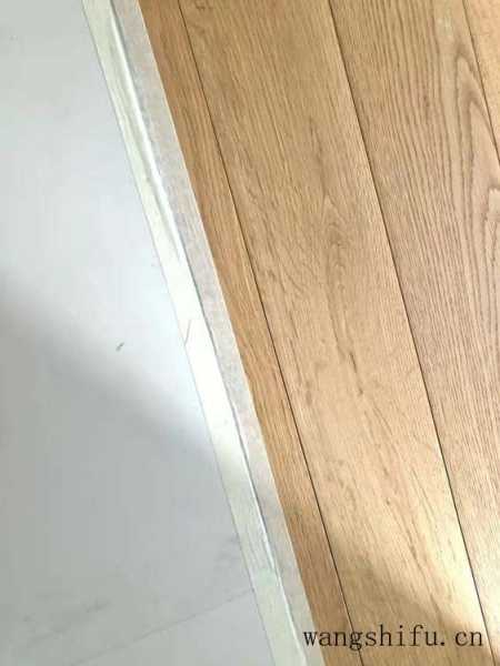 订婚戒指戴哪个手指（订婚戒指戴哪个手指女）