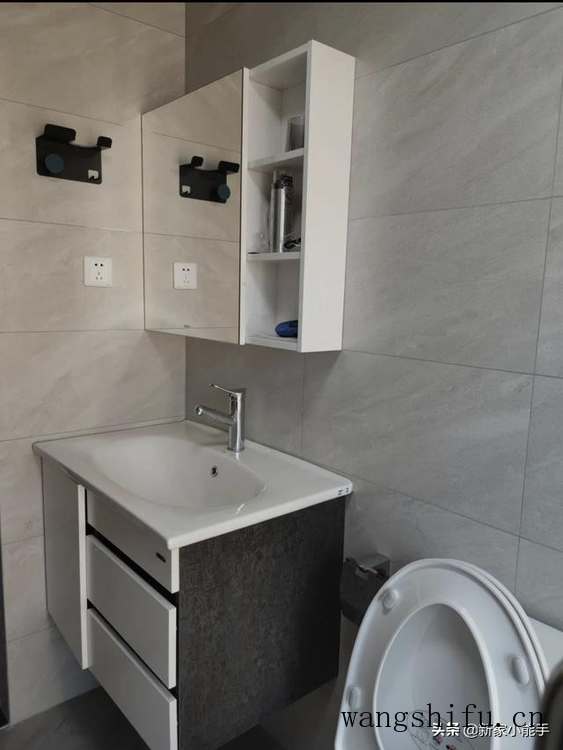 90平经典三房户型，全屋整装灰色调，极简耐看又雅致，分享一下 旧房翻新 第23张 90平经典三房户型，全屋整装灰色调，极简耐看又雅致，分享一下 旧房翻新 粉刷匠第23张