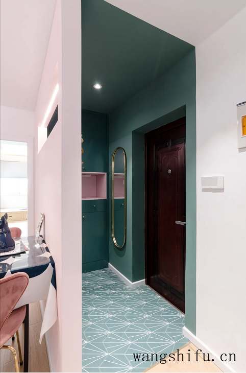 70㎡旧房改造，全屋网红色，客厅像蜗居，完工后却很浪漫 旧房翻新 第1张 70㎡旧房改造，全屋网红色，客厅像蜗居，完工后却很浪漫 旧房翻新 粉刷匠第1张