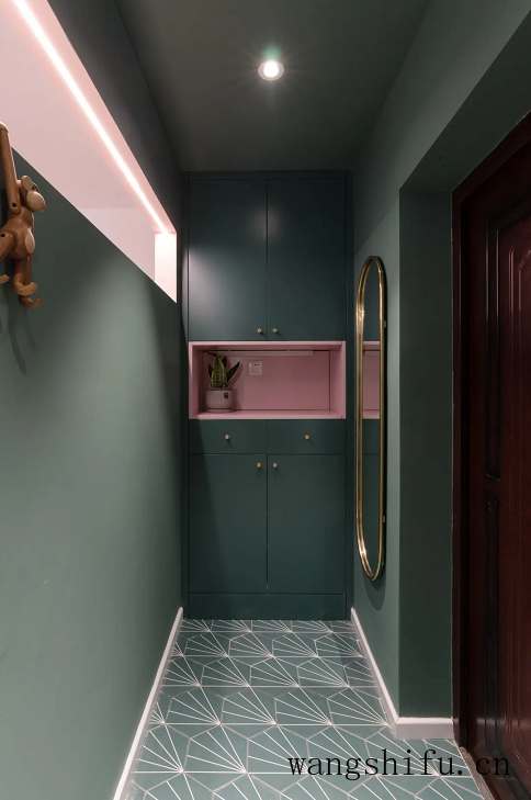 70㎡旧房改造，全屋网红色，客厅像蜗居，完工后却很浪漫 旧房翻新 第2张 70㎡旧房改造，全屋网红色，客厅像蜗居，完工后却很浪漫 旧房翻新 粉刷匠第2张