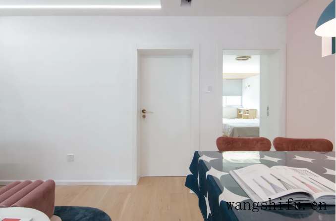 70㎡旧房改造，全屋网红色，客厅像蜗居，完工后却很浪漫 旧房翻新 第5张 70㎡旧房改造，全屋网红色，客厅像蜗居，完工后却很浪漫 旧房翻新 粉刷匠第5张