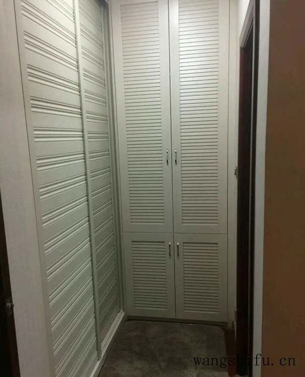 卧室衣柜（卧室衣柜效果图大全图片）