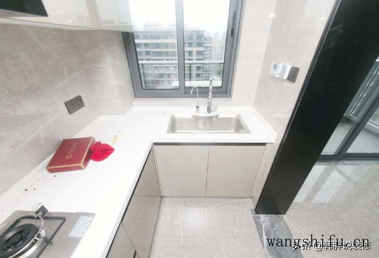 140㎡坚持穷装，光秃秃的大白墙，不做任何收纳，省钱到了极致