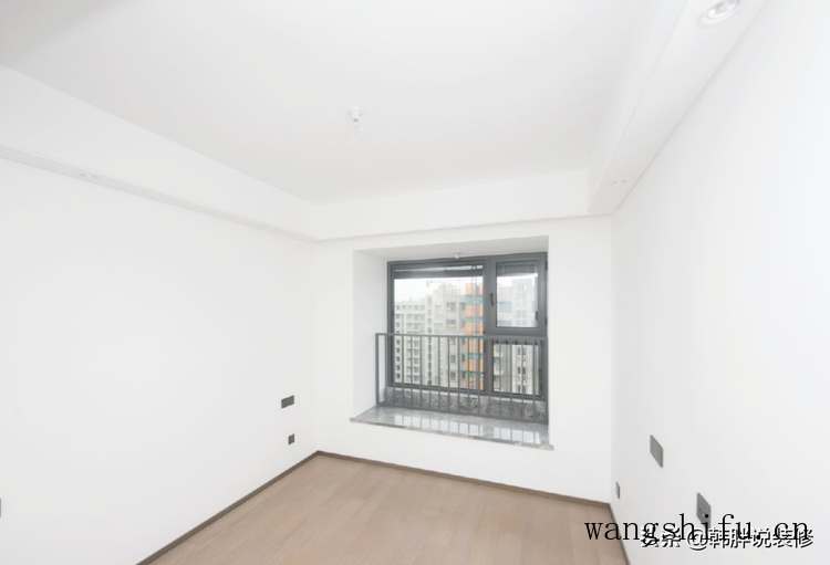 140㎡坚持穷装，光秃秃的大白墙，不做任何收纳，省钱到了极致