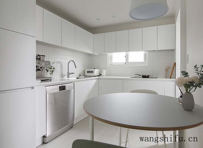 95㎡花了20万简装，铺个地砖刷个白墙，一人居住足够幸福了 旧房翻新 第8张 95㎡花了20万简装，铺个地砖刷个白墙，一人居住足够幸福了 旧房翻新 粉刷匠第8张